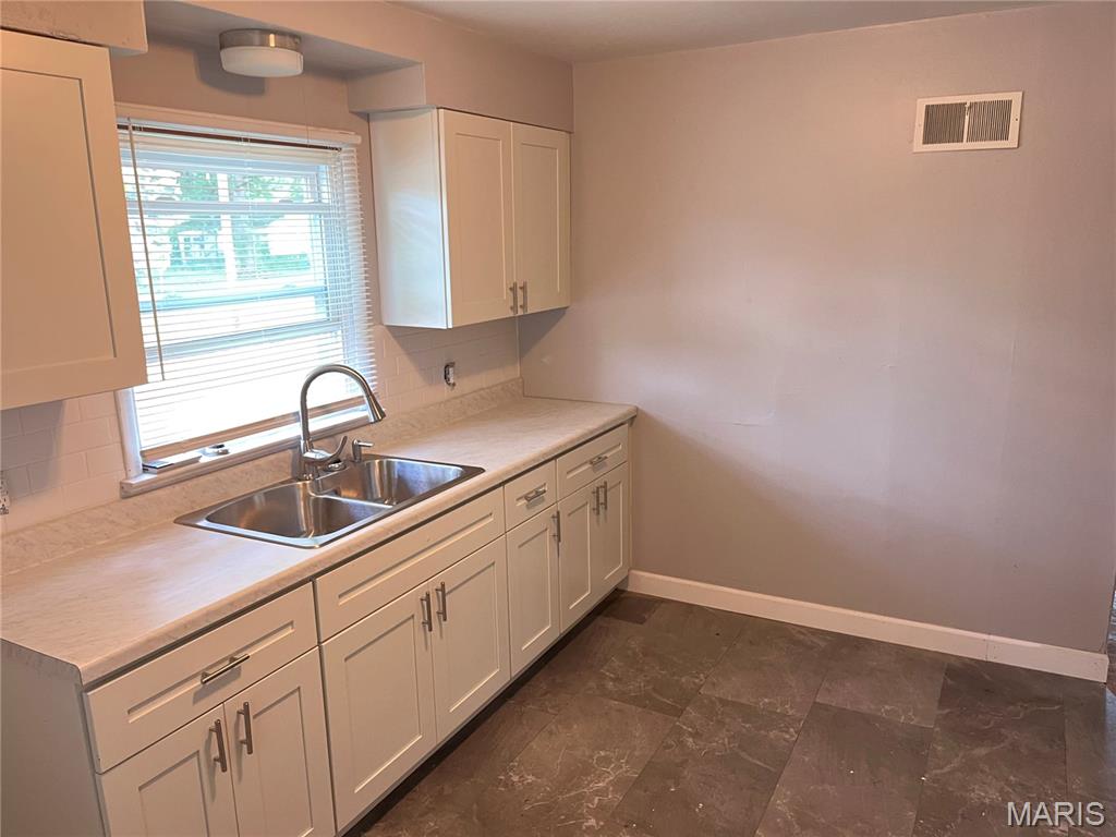 West Walnut Manor - Residential