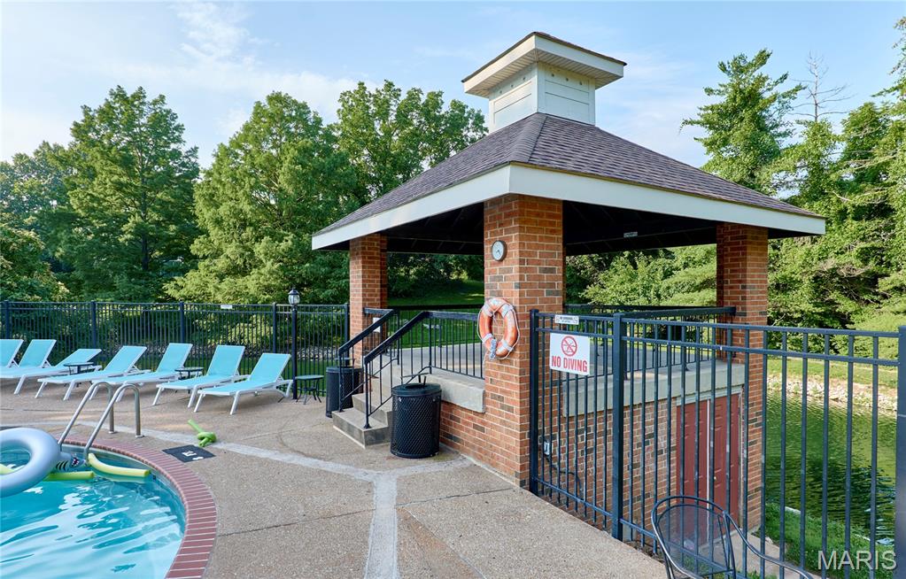 Greenbriar Condo - Residential