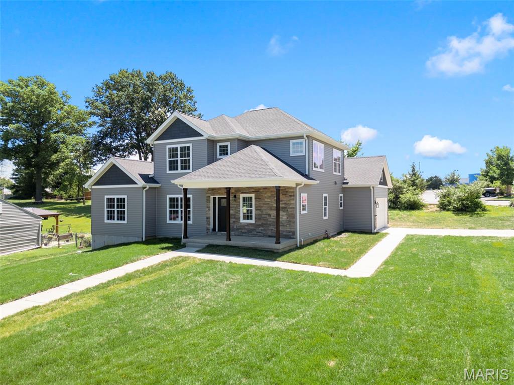 This exquisite newly built. 1.5 Story home 2,349+ SQFT with modern finishes of living space. Rockwood school District's! 4 Beds & 3 1/2 Baths with a 2 Car side-entry, blends elegance and comfort! Features, 9ft ceiling throughout main floor, and luxury vinyl flooring throughout the main level. The gourmet kitchen boasts white 42" cabinets, Quartz countertops, a large Mocha Island & SS appliance. Retreat to the main-level master suite w walk-in closets & bath featuring a soaking tub, walk-in shower, and dual vanities. Upstairs 3 Bed & bath, while a third enjoys a private bath, additional highlights include a dual-zone HVAC, main-floor laundry, and stylish interior paint. This home offers plenty of outdoor space to enjoy.
https://readytolistit.aryeo.com/sites/106-highview-dr-ballwin-mo-63011-25704168/branded