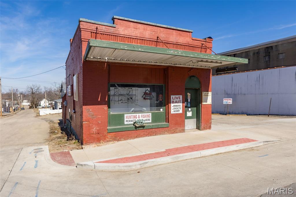 Discover a prime opportunity in the heart of Bonne Terre, Missouri! The former RB’s Drive-Thru Liquor Store, a well-known local landmark, is now available for sale. For years, this location thrived, serving a loyal customer base in a high-visibility, high-traffic area. Positioned on a main thoroughfare, this property ensures maximum exposure and easy access. Whether you’re looking to revive the drive-thru liquor model or reimagine the space for another business, this is a rare chance to tap into a proven location. Don’t miss out—this is your moment to invest in a thriving community!