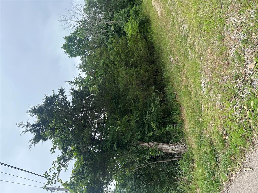 Corner building lot with lake views in very nice area.  Easy access to utility hookups.