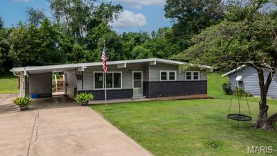 The one you’ve been waiting for is finally here!
Tucked away on a quiet street in the heart of Jackson, this charming home is full of character and style. With 3 bedrooms, 1 full bath, and TWO beautiful living spaces, there’s plenty of room to spread out, entertain, or simply relax.
If you love a touch of Mid-Century Modern charm, you’re going to fall in love with this one. From its inviting layout to the gorgeous outdoor living space, it perfectly blends timeless character with important updates.