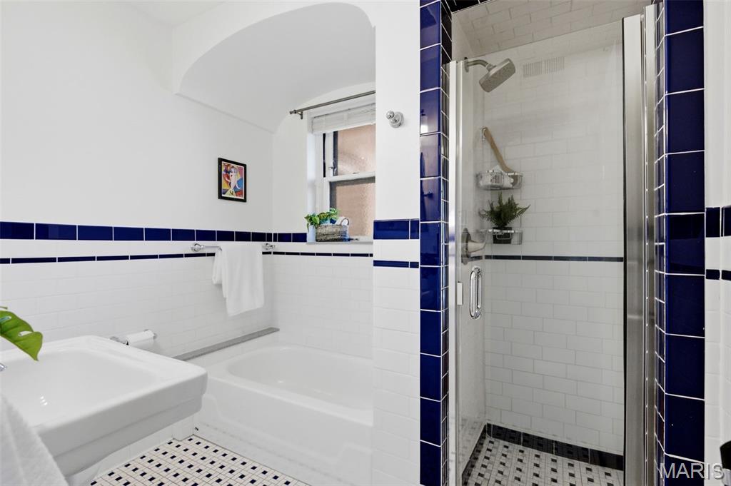 Byron Place Condo - Residential