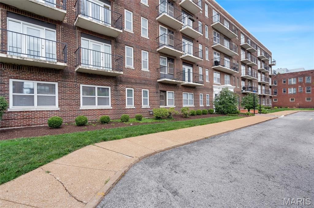 Pershing Ave Condo - Residential
