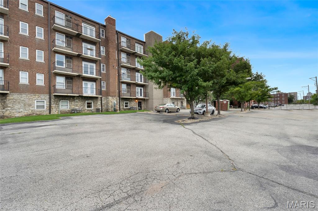 Pershing Ave Condo - Residential