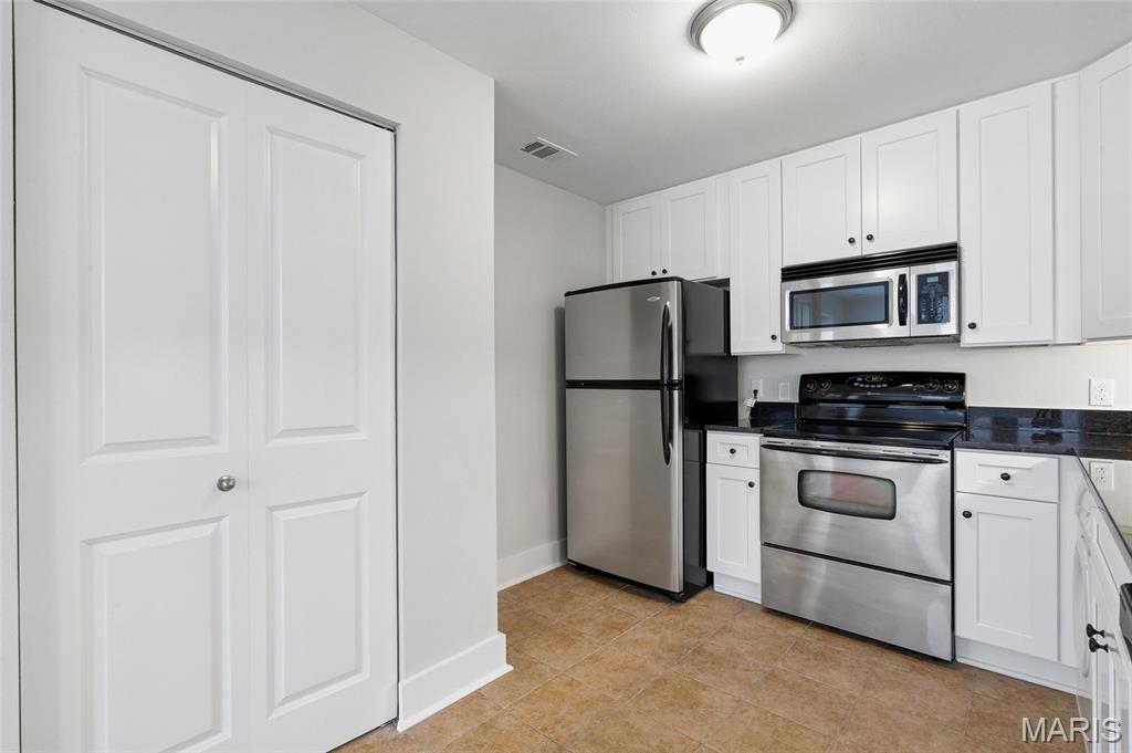 Pershing Ave Condo - Residential
