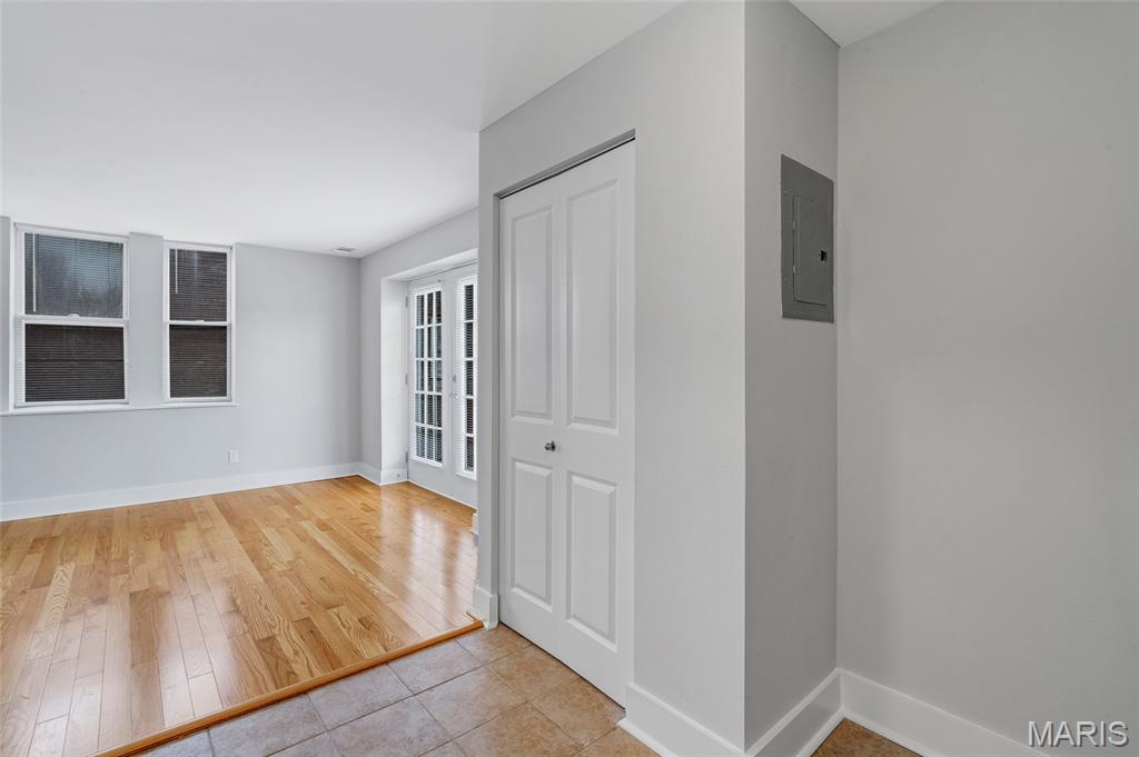 Pershing Ave Condo - Residential