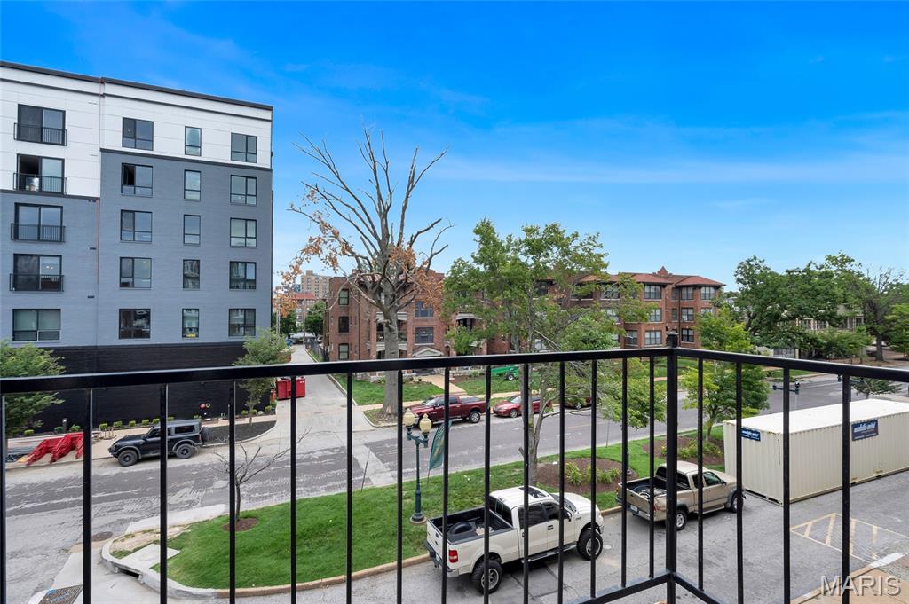 Pershing Ave Condo - Residential