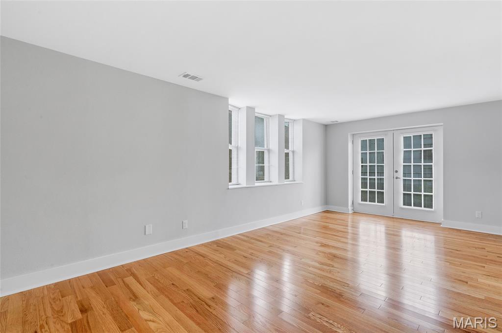 Pershing Ave Condo - Residential