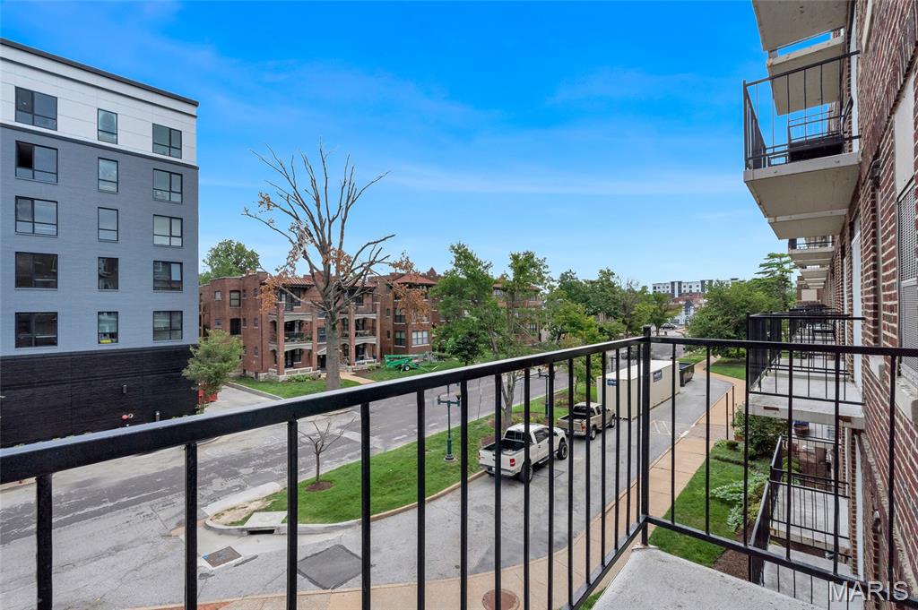 Pershing Ave Condo - Residential