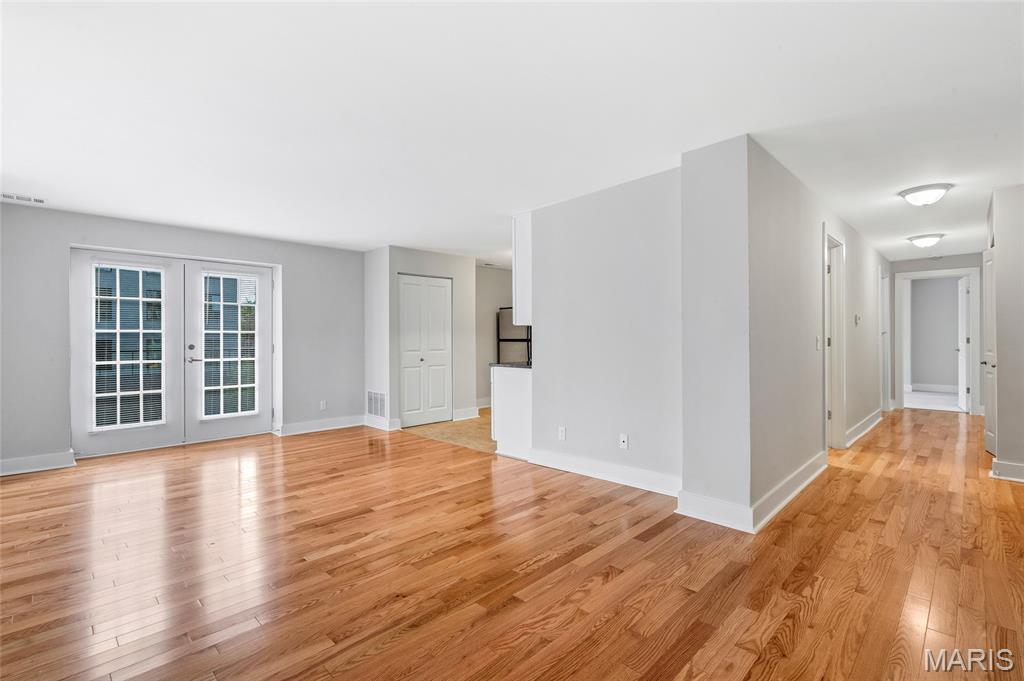 Pershing Ave Condo - Residential