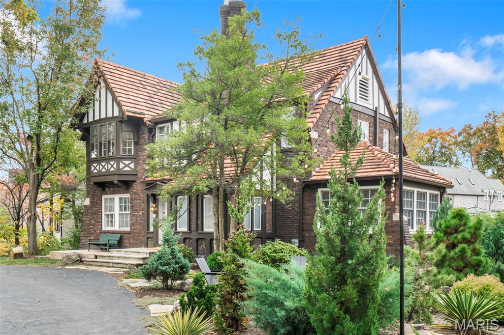 IT'S A HOLIDAY MIRACLE! Now is your chance to own this stunning tudor home on a private level lot, in the Claverach Park neighborhood of Clayton. Featured in the NY Times, as an exceptional property, this one-of-a-kind home is available again, at no fault of the seller. Offered at under $1 million, this 4 bedroom 2.5 bath home is the embodiment of value and architectural character. Nestled in the heart of one of Clayton's finest neighborhoods and exuding charm, this meticulously appointed home boats original refinished hardwoods, custom designer tile and millwork, and a versatile floor plan to suit any lifestyle. Rare first floor primary could double as an office/play room for the right buyer.  You'll love entertaining in the spacious living room, with gas fireplace and original marble hearth. Flanking the living room is a sunroom which doubles as an office or perfect reading nook. The 2 story dining room, with bay window overlooking the park-like yard and vaulted ceilings, offers the perfect backdrop for family dinners or for lively dinner parties. The designer kitchen with custom-colored (new) range, designer backsplash tile, and solid surface counters, opens to a spacious family room with built-in storage, and backyard access. Upstairs you will find 3 spacious bedrooms, all with hardwood floors, and 2 full baths with handcrafted tilework, built-in storage and original stained glass windows. This home offers the perfect level of high-end updates and upgraded systems (electric, plumbing, hvac) while still offering the ability to make it your own. The large level lot, and private setting, would easily support any addition, for those looking to add square footage and/or increase the functionality of the home. SHOWINGS OFFERED ON 12/10 AND 12/12 FROM 1-6PM.

NYT Article link:  https://www.nytimes.com/2025/12/03/realestate/975000-dollar-homes-missouri-florida-new-mexico.html?smid=nytcore-ios-share&fbclid=IwY2xjawOkoTlleHRuA2FlbQIxMABicmlkETFyUmcwMWxkNTJ5R0phYklsc3J0YwZhcHBfaWQQMjIyMDM5MTc4ODIwMDg5MgABHjcePI9gUjZINdAqiolwJgykD9h52LYQxe6FRYmhGj1adhpsFmlsnIWIBV0G_aem_ezHk4BqCbJ-MMChCd1Tm8w