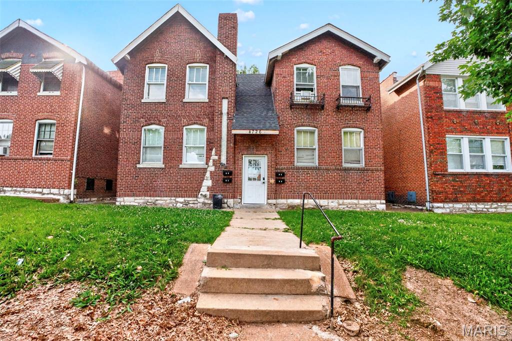 Turnkey 4-family in the heart of South City. This fully renovated multi-family features four 2bed/1bath units with 3 of 4 already occupied and generating income from day one. Whether you're a house hacker looking to live for free while your tenants cover the mortgage or an investor ready to cash flow immediately — this one checks the box.
Each unit has been updated and is move-in ready. Strong rental demand in this corridor makes stabilizing the fourth unit a straightforward play. Low vacancy risk, no heavy lifting required.