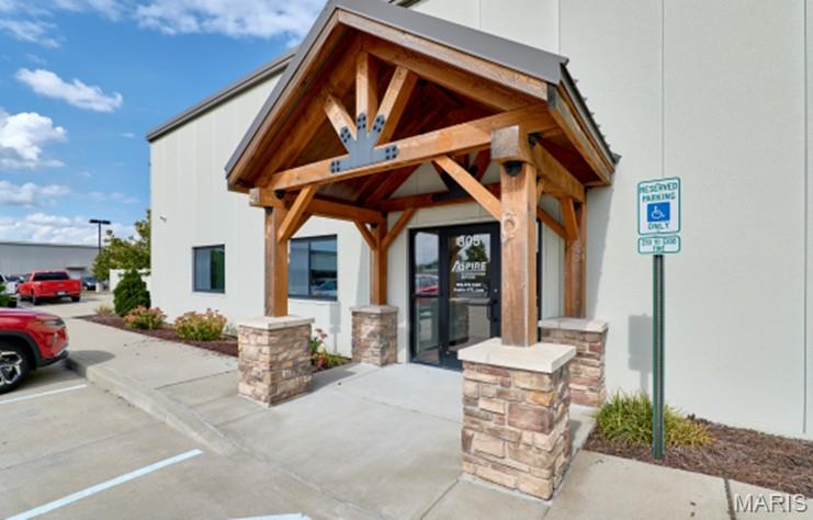 4,355 SF
1/3 Acre Fenced In
Nice Office
Kitchen Area
Warehouse area
3 Drive-In Doors
$144.00 psf + NNN