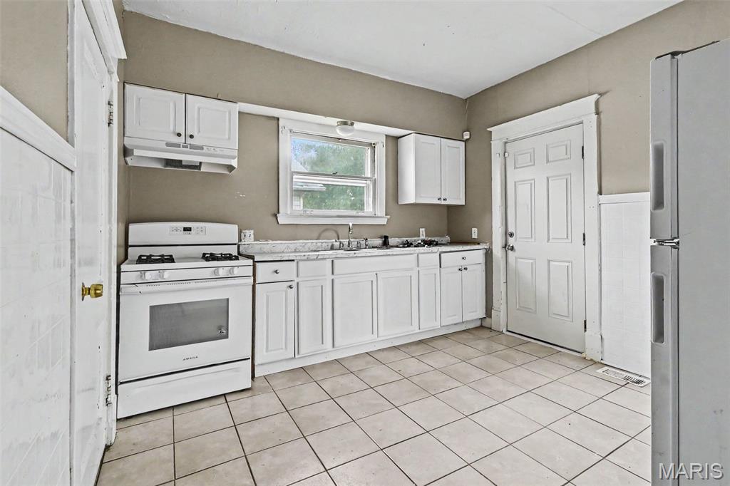 West Walnut Manor - Residential