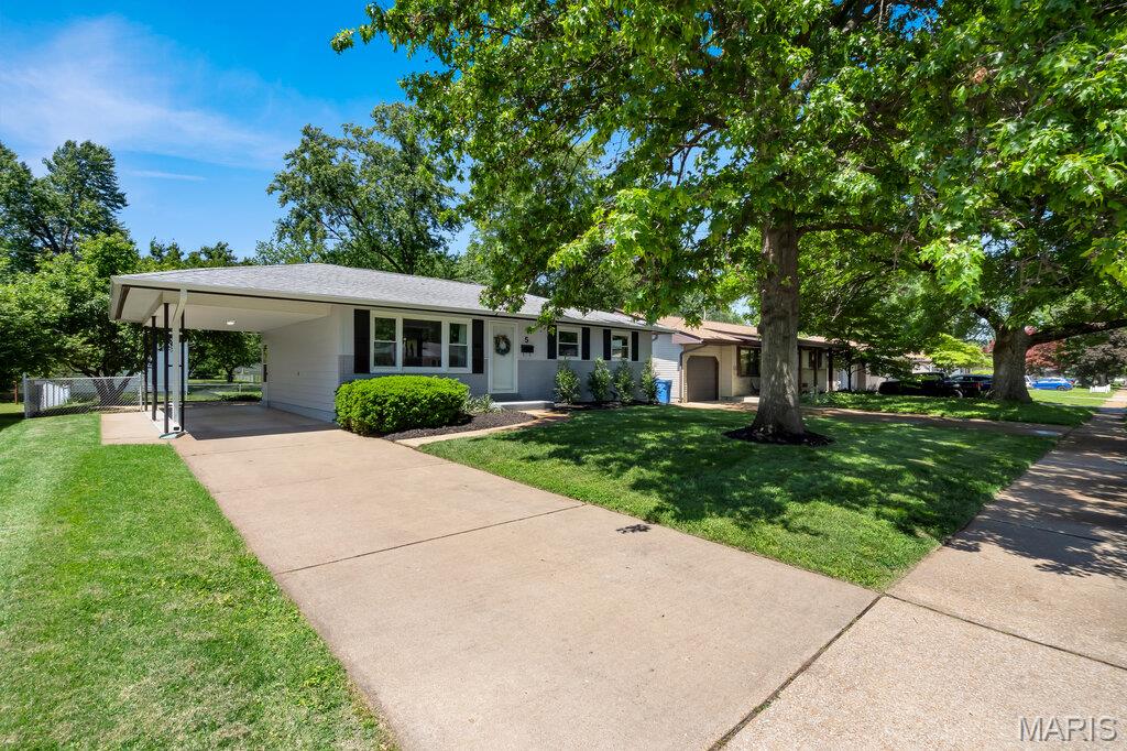 Lindsay Manor - Residential