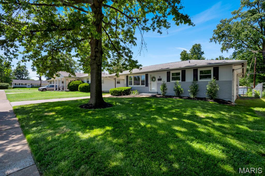 Lindsay Manor - Residential