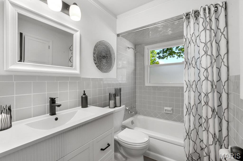 Lindsay Manor - Residential