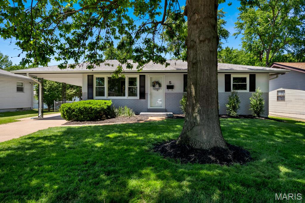 Lindsay Manor - Residential