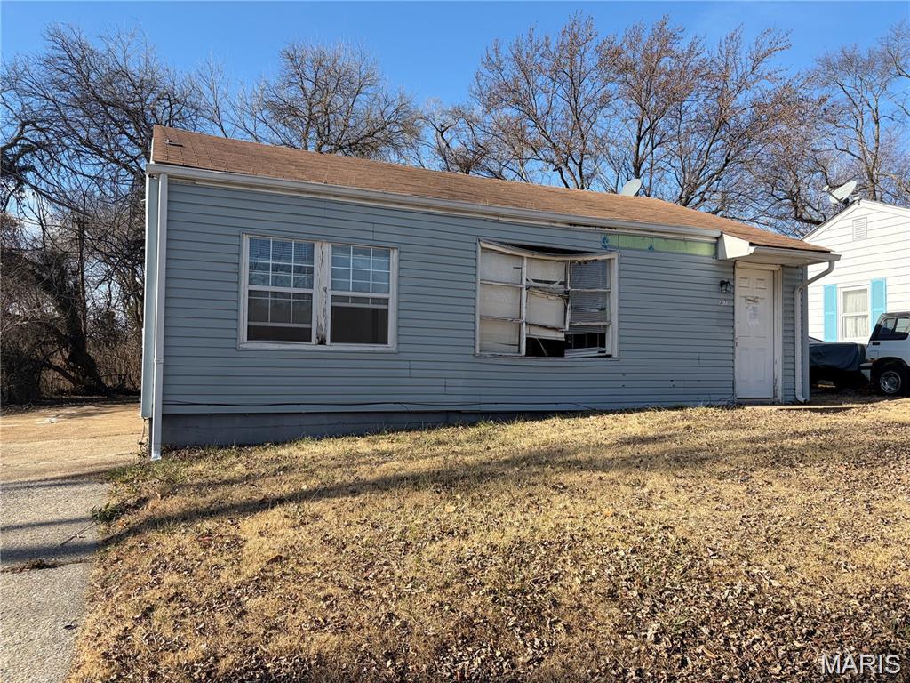 Investor Special in Ferguson! Bring your vision to this fixer-upper contractor project located at 317 Mueller Road, Ferguson, MO 63135. This property offers a solid opportunity for investors, rehabbers, or buyers looking to create instant equity through renovation. Featuring a functional layout and a generous lot, this home is ready for a full transformation. Ideal for a value-add renovation, flip, or long-term rental. Conveniently located near major highways, shopping, schools, and public transportation. Property is being sold AS-IS, seller to make no repairs or inspections. Cash, rehab loans, or hard money preferred. Great potential for the right buyer—don’t miss this opportunity!