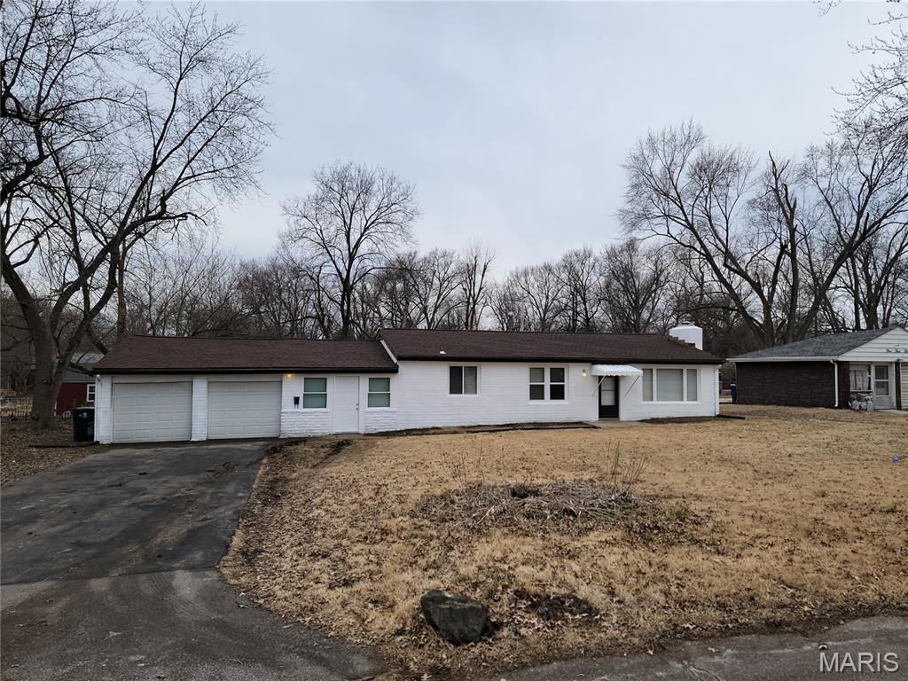 very nice and updated 2 bed 1 bath slab home with large level yard and 2 car attached garage and breezeway.  washer dryer hook ups.  home was just updated and has new paint, flooring, bathroom, kitchen, roof, and appliances.  This one will go quick.  We do not accept housing vouchers on this home.  The FREE application must be completed by all proposed occupants age 18 and older.  
pet deposit 250

rent 1500
deposit 1500