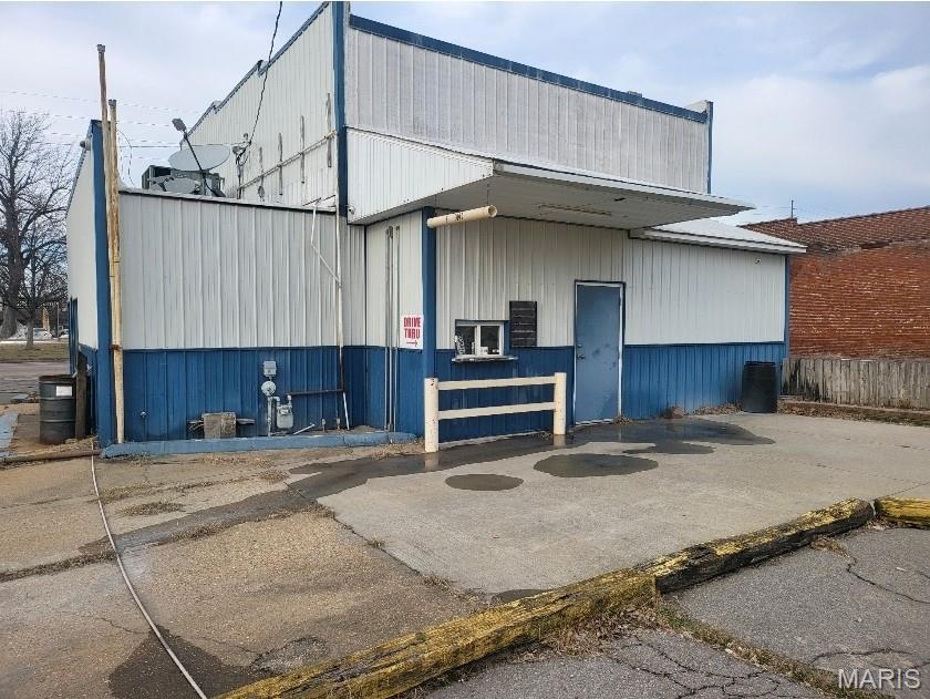 Welcome to downtown Sikeston where you can own a gas station that served the community from 2012-2022. Opportunity to revive a well-known gas station in a fantastic location! For more information and/or a tour please reach out.