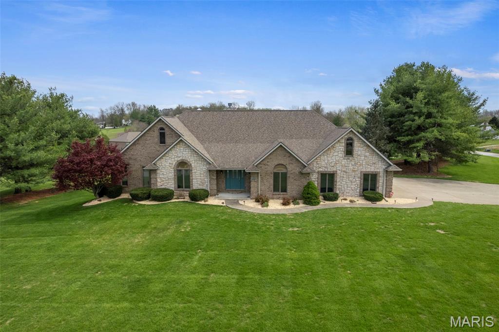 Custom home on corner lot on Hole #16 of Bent Creek Subd.  Many updates by present owner including all carpet replaced by wood flooring up and laminate wood on lower level.  New walk in shower added in Master Bath and a second built in gun safe in garage.  The covered deck of the family room overlooks a Pergola with fire pit.