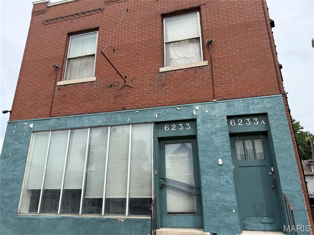 Building is located in a great location surrounded by numerous businesses and in high traffic area.  Parking available in back of building with entrance to first floor and steps leading to 2nd floor.