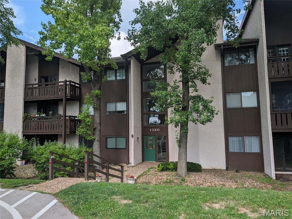 Main floor garden with patio and storage area. Open floor plan, kitchen with breakfast bar, dining area and living room all accessible and easy to move around. Assigned parking, carport for the unit. Located close to shopping, schools and most amenities.