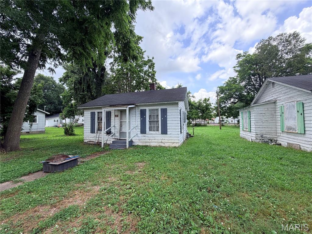 Investor Opportunity! This unique package includes two single-family homes and an additional lot, all situated on a quiet road with excellent potential for investors looking to expand their rental portfolio.

Both 507 Payne and 509 Payne feature 2 bedrooms and 1 bathroom homes, offering a solid foundation for renovation and future rental income. Whether you're looking to add long-term rentals, tackle a fix-and-flip project, or build sweat equity, these properties provide plenty of opportunity.

The homes are being sold As-Is and will require updates and repairs, allowing the next owner to bring their vision and maximize value. With multiple properties included and strong income-producing potential, this is a rare opportunity to acquire investment real estate at an affordable price.

Don't miss your chance to transform these properties into a valuable addition to your portfolio.

As an added bonus, the seller is open to selling the entire investment portfolio, including MLS #26037094, #26037084, #26037106, and #26037115, creating a unique opportunity to acquire multiple properties in one transaction.