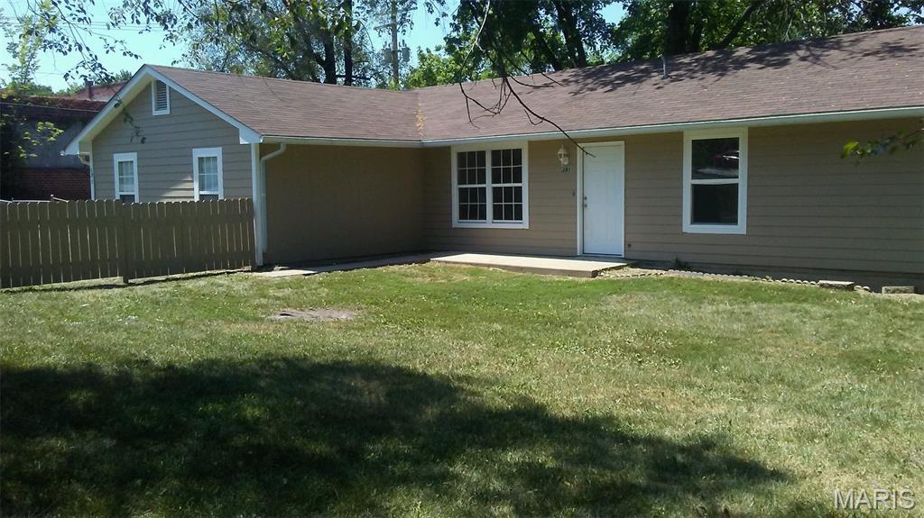 Investment Opportunity – 391/393 West Wood St., Troy, MOTurnkey duplex investment in the heart of Troy! Located just minutes from downtown Troy, schools, shopping, and Highway 61, this well-maintained property offers an excellent opportunity. The property consists of two spacious units featuring modern updates, functional floor plans, fully fenced yards, and strong rental appeal. The units offer approximately 1,200–1,800 square feet of living space, with three-bedroom layouts, washer/dryer hookups, off-street parking, and private outdoor space.