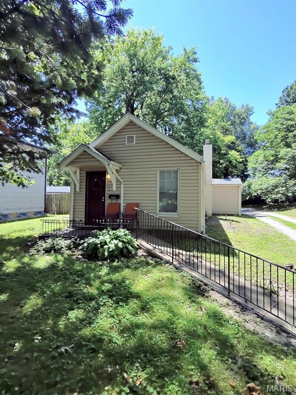 Investor-ready property in Ferguson! Recent updates [flooring, paint, kitchen/bath, roof/HVAC/water heater — adjust to actuals] mean the heavy lifting is done and big-ticket maintenance is years out. At $1,075/month, property already has a secure tenant. Clean systems, solid bones, easy-to-manage layout — a low-touch addition for the experienced investor who'd rather collect cash flow than chase contractors. Drop it in the portfolio and go.
