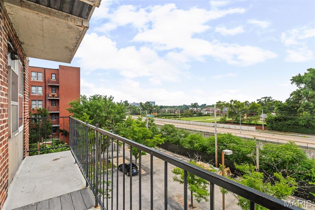 Pershing Ave Condo - Residential