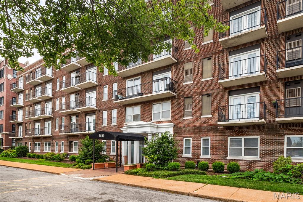Pershing Ave Condo - Residential