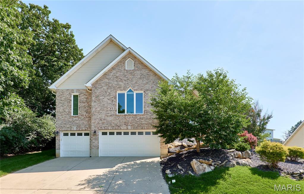 A rare opportunity offering space, versatility, and location. This unique raised ranch in South County offers 4,162 total sq' , featuring 4 bed/3 bath, two living areas, a home office, dining room, and laundry—well-suited for comfortable living and entertaining. The finished lower level adds more than 1,200 sq', featuring a sleeping area, full bath, wet bar, recreation room, and bonus room—ideal for guests or extended living. Additional unfinished space provides plenty of storage. Outdoor features include a covered patio, sprinkler system, and electric fence, all located at the end of a quiet cul-de-sac. An attached tuck-under 3-car garage completes the package.

Roof installation completed up to code in 2025 for added peace of mind.