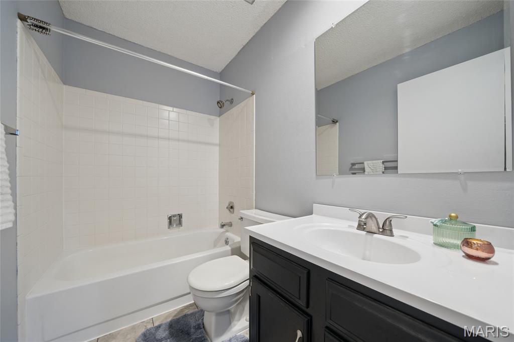 Autumn Lakes Condominum Fourth Amd - Residential