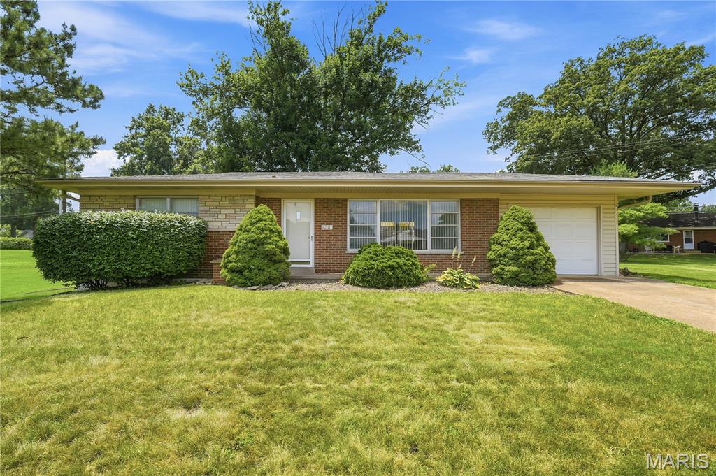 Welcome home to 9241 Ewers Drive! Great opportunity to own a two bedroom, one bath
home in Crestwood and the Lindbergh School District. Enter into the living/dining rm
combination w/wood floors & tray lighting in the ceiling. Eat-in kitchen includes a pantry &
picture window looking out to the backyard. Lots of closets in the hallway. Primary bedroom
w/wood floors, two windows & walk-in closet. Second bedroom also has wood floors. The
one bathroom has that mid-century charm & includes a tub/shower combination w/lots of
counter space. Large, partially finished basement w/laundry area & tons of storage space.
Outside you’ll find a covered patio & large yard. One car garage completes this house.
Walk to Whitecliff Park & very close to Grant’s Farm & Grant’s Trail. Home is being sold in
“as-is” condition. Seller will make no repairs or provide any warranties or inspection. The
City of Crestwood does not require an occupancy inspection/permit & is also not
governed by St. Louis County. Hurry – don’t’ miss this great home on a cul-de-sac!