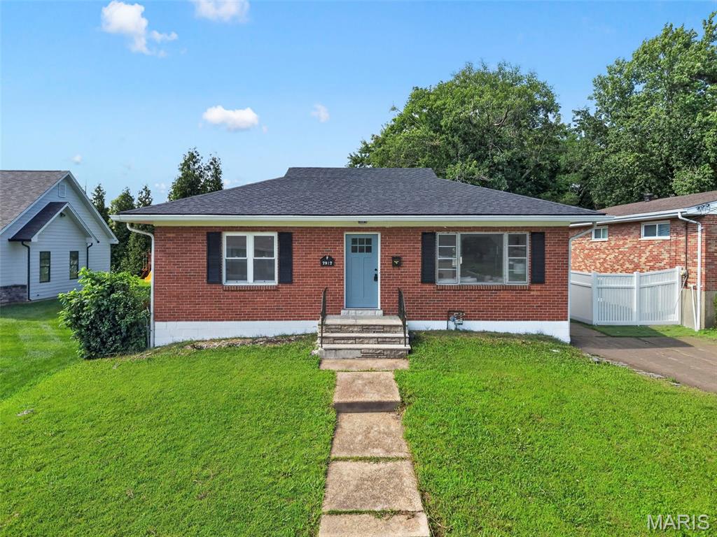 Okay, this one's actually kind of a big deal. Not to be dramatic, but this house is doing a lot. Fully renovated, so no "I'll get to it eventually" projects waiting for you — it's already done, and done well. New finishes throughout, that clean-and-put-together feel the second you walk in. Very "adult who has their life together" energy, even if you don't (no judgment, we've all been there).
And Richmond Heights? Chef's kiss, honestly. Highway's right there so your commute isn't a whole thing, shopping close enough for a spontaneous Target run, and there's good food nearby so "what do you want for dinner" doesn't turn into a 20-minute negotiation. Quiet street, though — so you still get to come home and decompress like a normal person.
Basically: it's renovated, it's in a great spot, and it's not going to sit on the market being humble about it. Come see it before you're the one saying "wait, it's already pending?!"