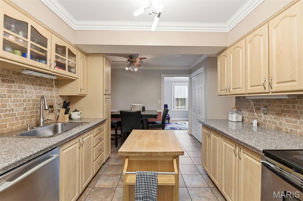 Royal Pines 2 Condo Tenth - Residential