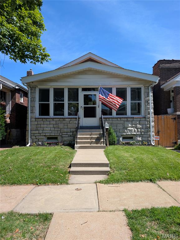 Location. Location. Location. This Nottingham Ave beauty boasts 3 bedrooms and a 2 car garage nearly half a block away from Macklind Ave - in the heart of Southampton.  Check out this incredible enclosed four-seasons room.  You wont want to miss this!
We have Passed Occupancy Certificate.