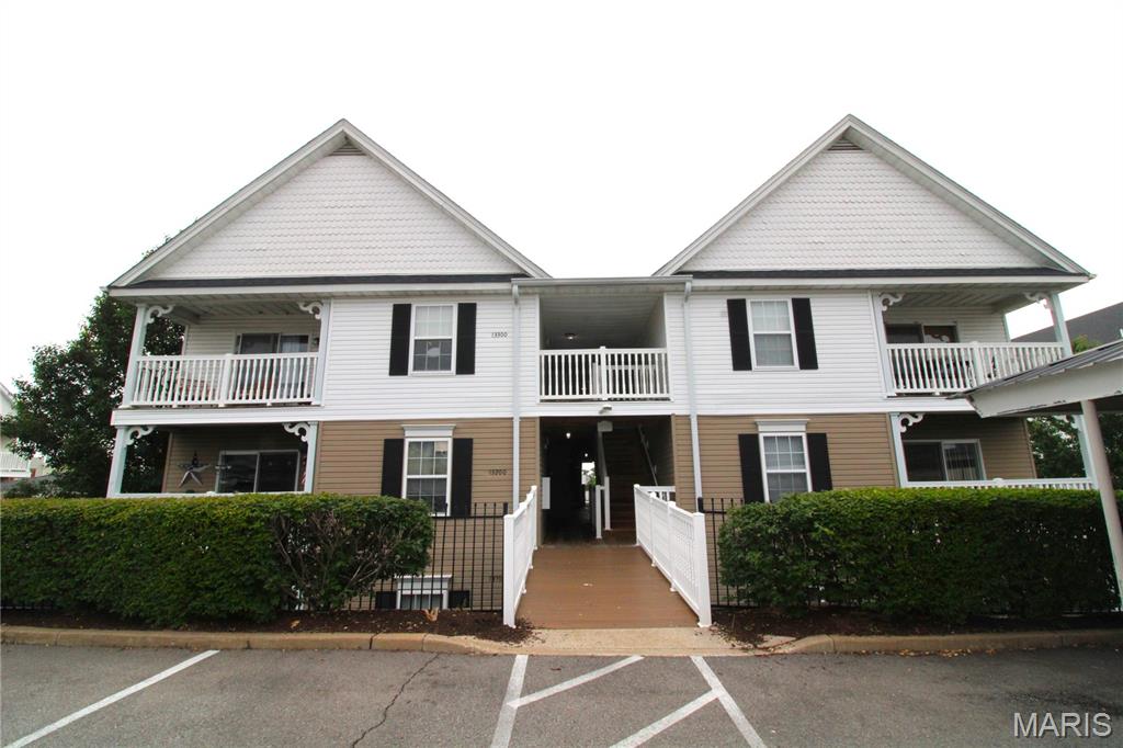 HURRY | WILL NOT LAST | NEW PAINT | NEW APPLIANCES | GREAT LOCATION | AMENETIES POOL, SPORT CT. | PET FRIENDLY | SOARING CEILINGS | SHOPPING | RESTAURANTS

Great LEASE opportunity awaits you in a fantastic area with plenty of shopping and a great residential neighborhood with amenities like a a pool, activity court. A play ground and a dog park in walking distance. 

This top level unit has a reserved carport and has only a single flight of stairs. There is plenty of parking for visitors.  Once you open the door the soaring vaulted ceilings welcome you. The floor plan is very open with two bedrooms, two full bathrooms, kitchen with a breakfast bar, 42" cabinets, all appliances including a Jenn-Air refrigerator. The laundry closet has stacked washer and dryer. The flooring is very upscale hand scraped water proof tiles and ceramic tiles.

Water, Sewer, Trash, Recyclables are covered in the rent. Tenant just pays electric.