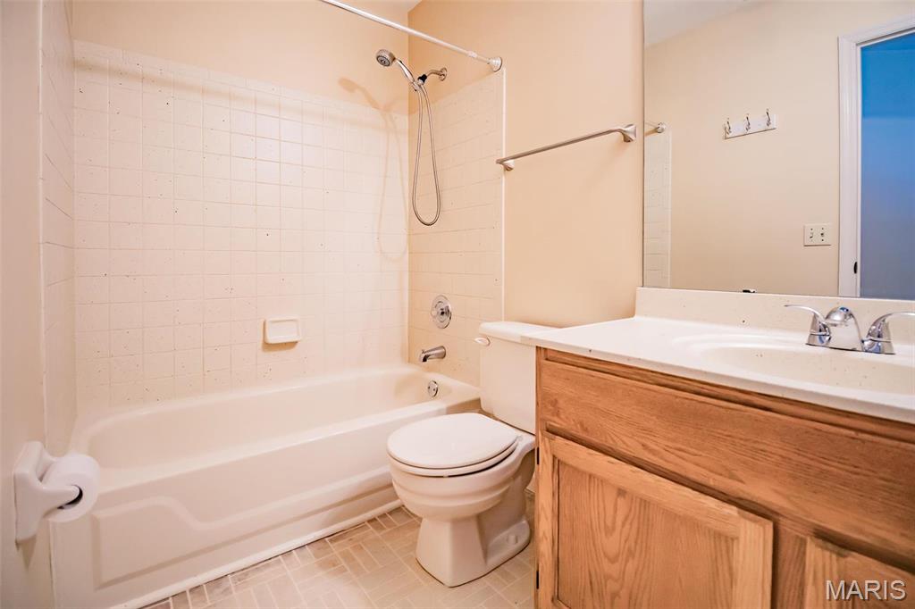 Lakes Estates The - Residential Lease