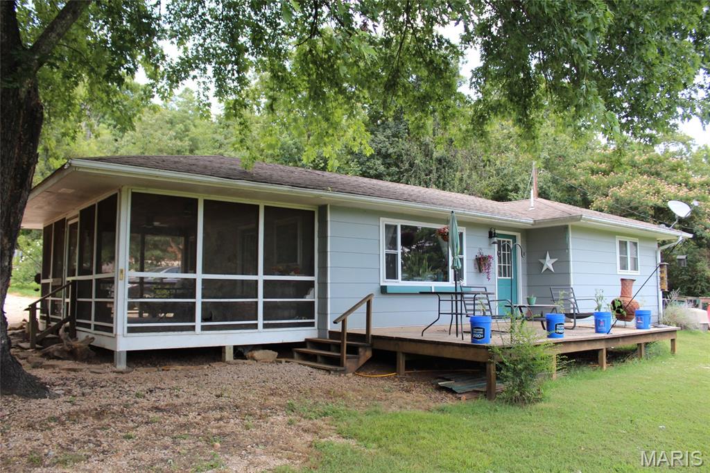 Nice modernized cabin at deer run with lake and river access. Great shop and an RV hookup. At the edge of Deer Run so avoids all the traffic but still has all the advantages.