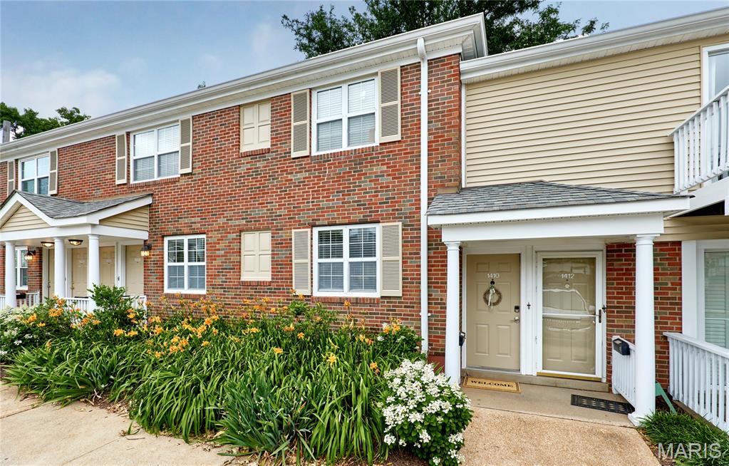 IF YOU ARE LOOKING IN BRENTWOOD FOREST, DO NOT MISS THIS ONE! GREAT LOCATION, UPPER UNIT WITH LAMINATE FLOORING, WOOD BURNING FIREPLACE WITH UPDATED SURROUND AND MANTLE, SPACIOUS KITCHEN WITH GRANITE TOPS, SEPARATE LAUNDRY CLOSET, AN AMAZING UPDATED BATH WITH SEEMLESS SHOWER DIVIDER, FRONT AND REAR DECKS AND TWO BEDROOMS! UNIT CAN ACCOMMODATE QUICK CLOSING AND FINANCING IS AVAILABLE!