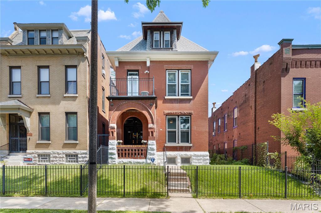 Attention owner-occupants and savvy investors! This beautifully maintained duplex offers the perfect opportunity to build equity while generating rental income. Live in the spacious owner's unit and let the leased first-floor apartment help offset your mortgage.
The owner's residence spans the second and third floors, featuring 2 bedrooms, 2 full baths, soaring vaulted ceilings, an open-concept living space, a full kitchen, in-unit washer and dryer, and a private sun deck—creating the feel of a single-family home.
The fully furnished first-floor apartment offers hardwood floors, a full kitchen, and access to basement laundry. Currently leased through July 2027 at $1,600 per month (owner currently pays utilities and internet), providing immediate, reliable rental income.
Additional highlights include a brand-new roof (2025) and a desirable location at the end of a quiet cul-de-sac in the heart of historic Benton Park West, with easy access to parks, restaurants, shopping, and major highways.
Whether you're looking to become a homeowner while investing in your future or add a quality income-producing property to your portfolio, this is an opportunity you won't want to miss!