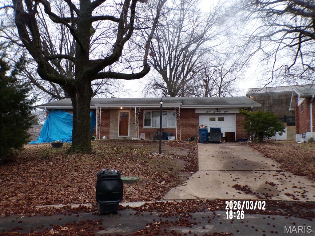 CORPORATE OWNED PROPERTY BEING OFFERED IN "AS IS" CONDITION. SELLER TO MAKE NO REPAIRS NOR PROVIDE ANY INSPECTION. SELLER HAS NEVER OCCUPIED THIS PROPERTY AND HAS NO KNOWLEDGE OF THE CONDITION. EARNEST MONEY TO $1000.00 WITH PROOF OF FUNDS OR PRE-APPROVAL TO BE SUBMITTED WITH ALL OFFERS.