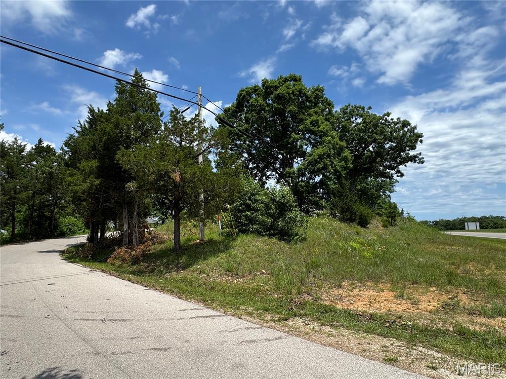 Opportunity awaits with this versatile 0.13 +/- acre residential lot. Mobile homes are permitted, making this an excellent option for mobile home placement or future homesite. Buyers & buyers agents are encouraged to perform their own due diligence regarding the condition and suitability of all improvements, utilities, zoning, lot boundaries & subdivision restrictions if any. Conveniently located in St. Robert Missouri and ready for your vision to take shape.