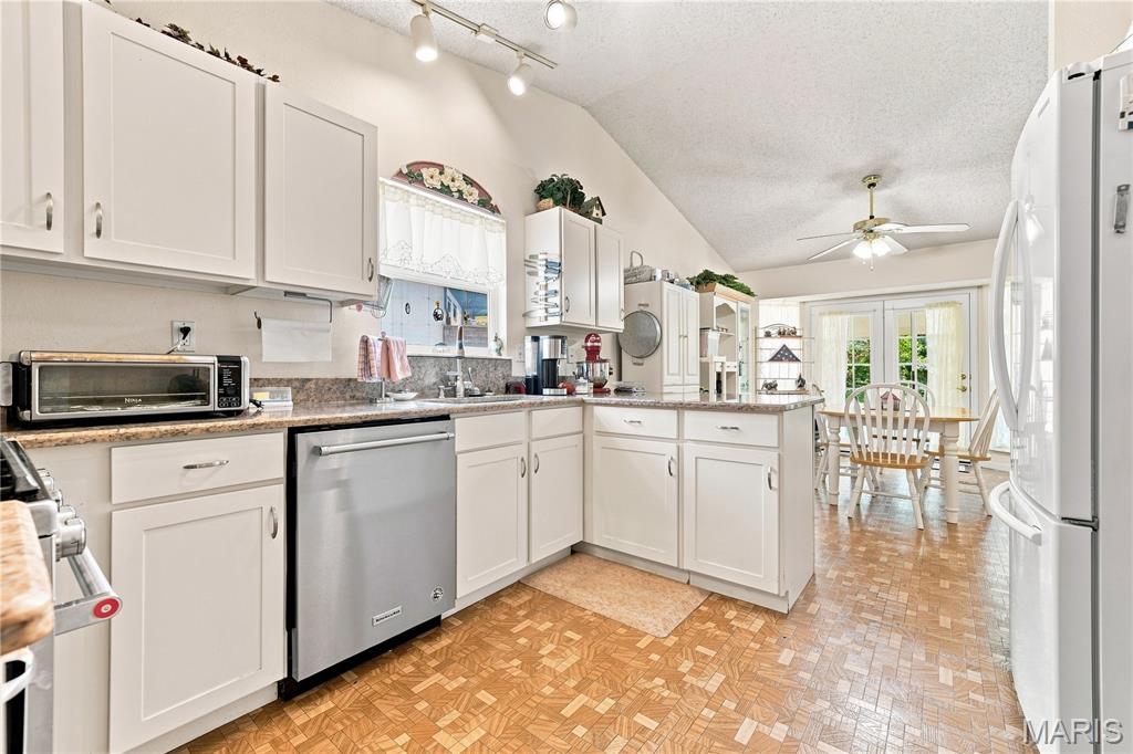 Hawk Point - Residential