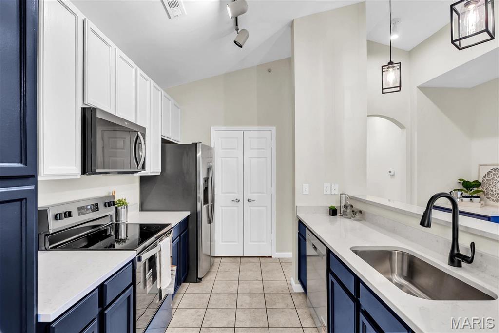 Bridgewater Cove A Condo 2nd - Residential