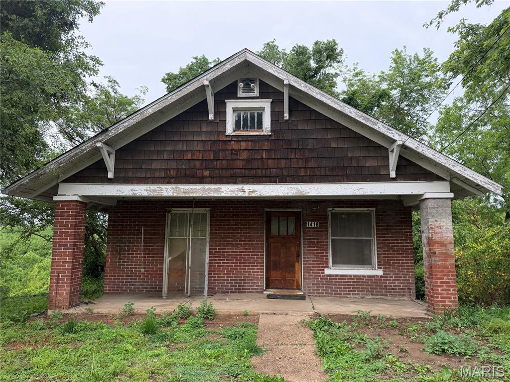 Don't miss this solid brick bungalow offering a fantastic opportunity for investors,  or anyone looking to put their personal touch on a home. Featuring 2 bedrooms, 1 bathroom, and a full basement, this classic bungalow has great bones and the kind of timeless curb appeal that's hard to find at this price point.
The brick exterior means low long-term maintenance, and the full basement provides valuable additional storage or the potential for future finished space. A new roof and some cosmetic updating are needed, but the hard part is already done — the structure is there, the character is there, and the opportunity to create something truly special is waiting.
Whether you're looking to flip, rent, or make it your own, this little gem won't last long at this price. Bring your vision and make it shine.
Roof replacement needed. Sold as-is. Priced to sell — schedule your showing today!